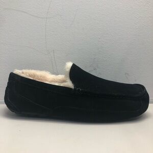 UGG men’s slippers size 11EEE